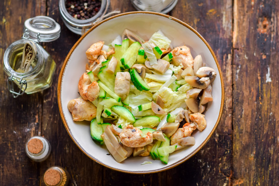 салат с курицей грибами и пекинской капустой рецепт фото 8